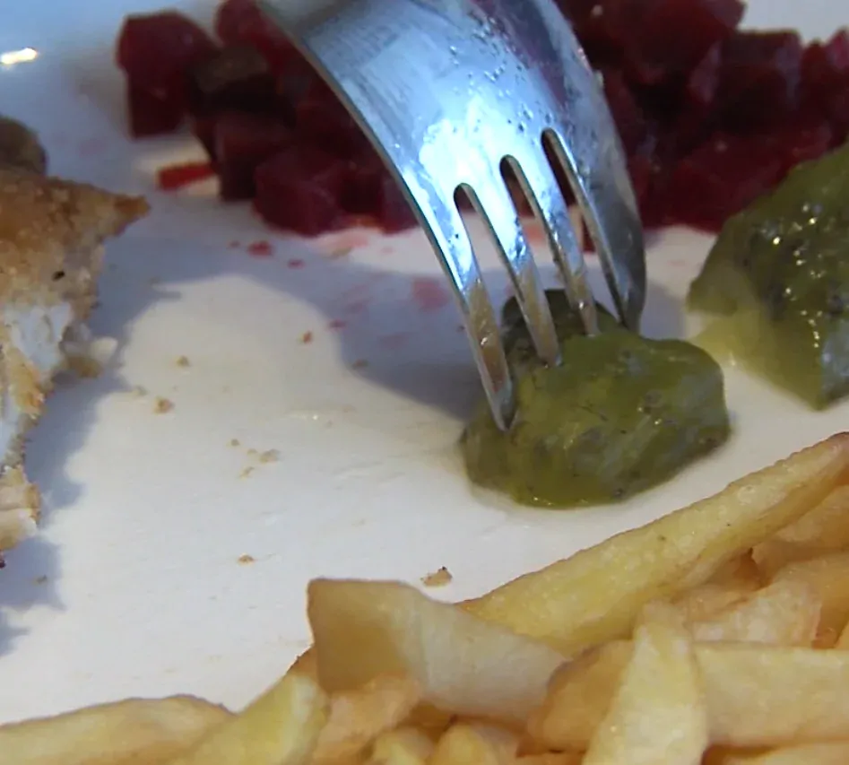 Knifork – jednoruký příbor, LR